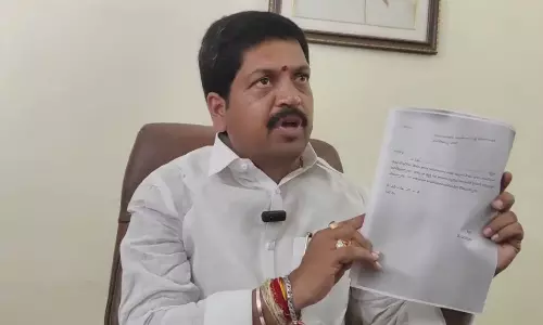 Kollu Ravindra Hot Comments On Resignation Of Volunteers