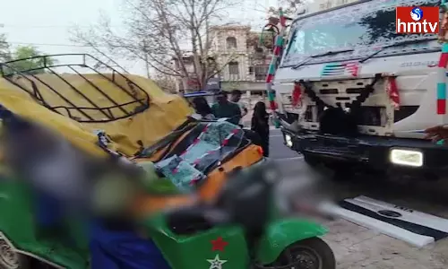 Road Accident In Uttar Pradesh