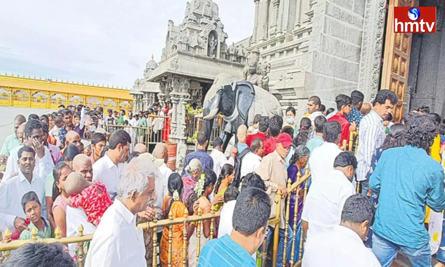 Huge Rush Devotees at Yadadri Sri Lakshmi Narasimha Swamy Temple