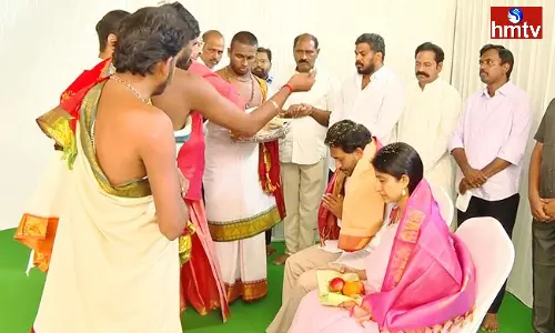 Vedic Scholars Gives blessings CM YS Jagan Couple Vedic Scholars Gives blessings CM YS Jagan Couple