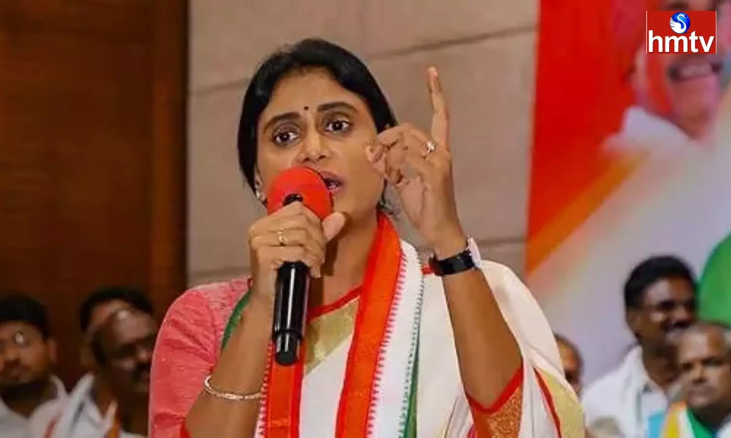 Sharmila condemned the Attack on CM Jagan in Vijayawada