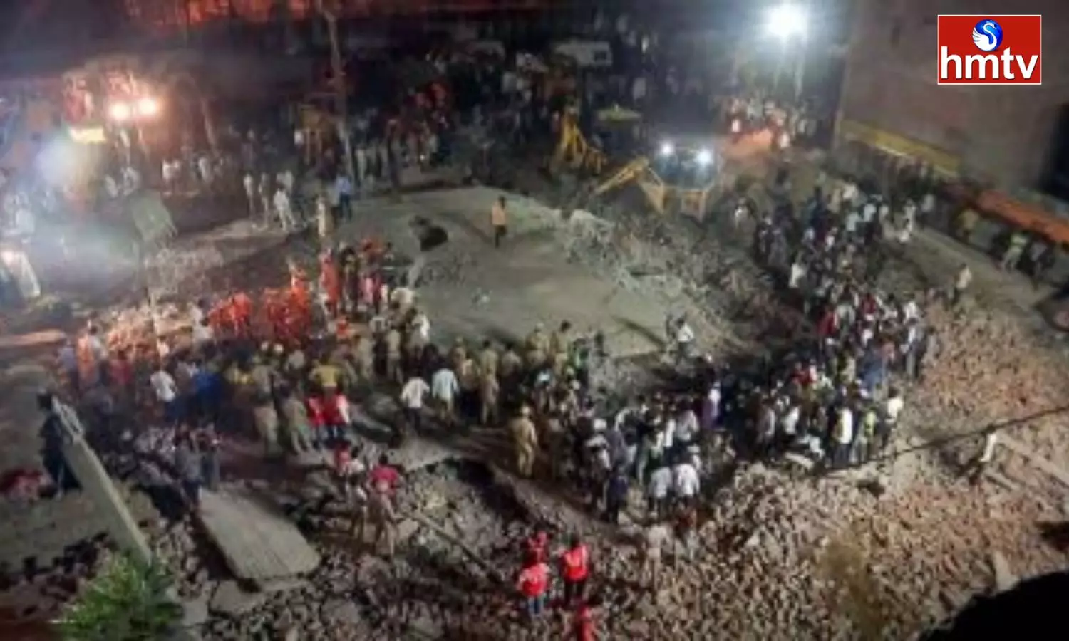 2 killed, 17 injured after Building Collapsed in Uttar Pradesh