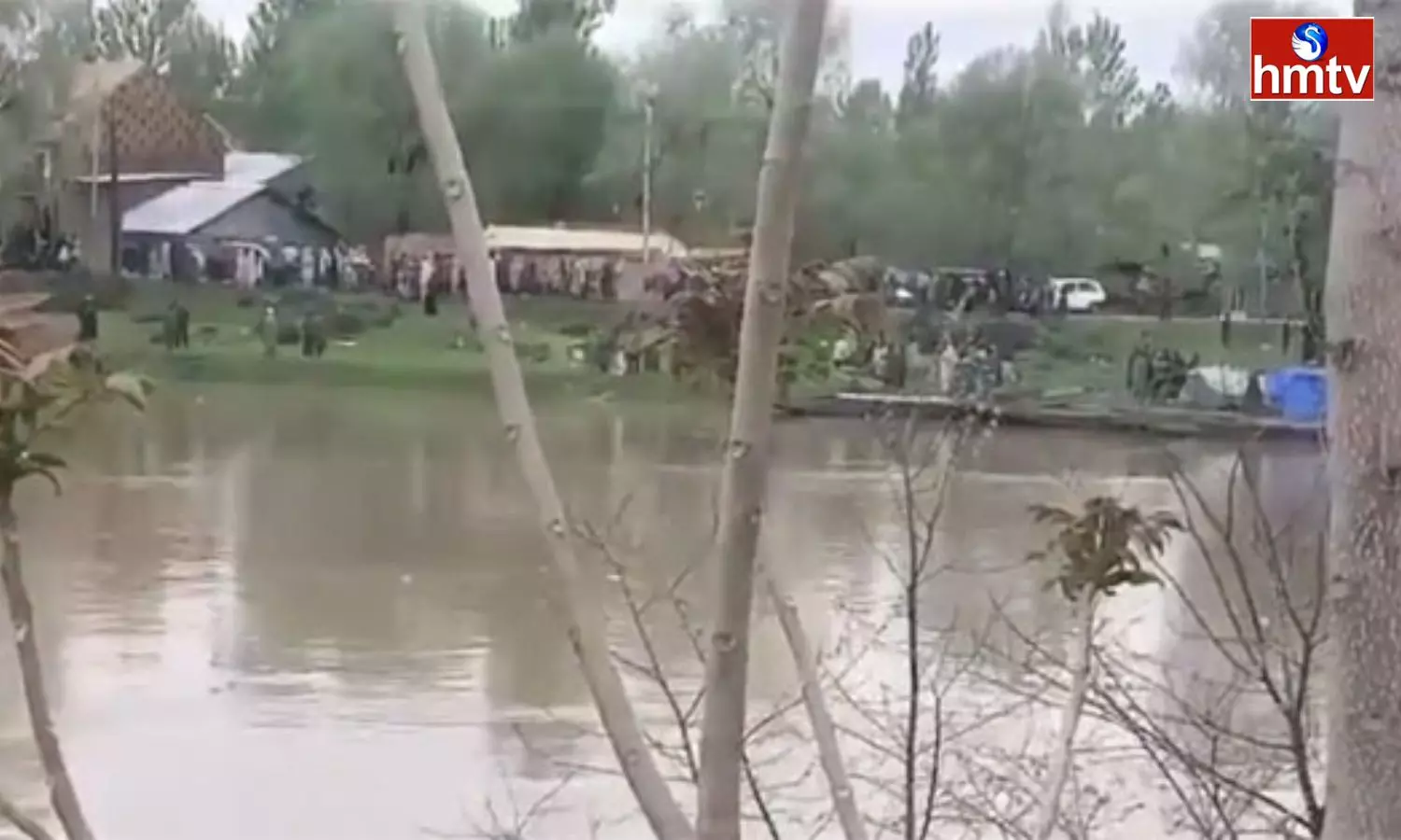 Boat capsizes in Jammu & Kashmir Jhelum river