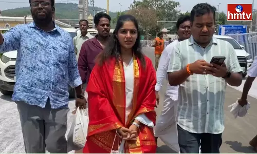 Actress Samyuktha  Menon visits Tirumala