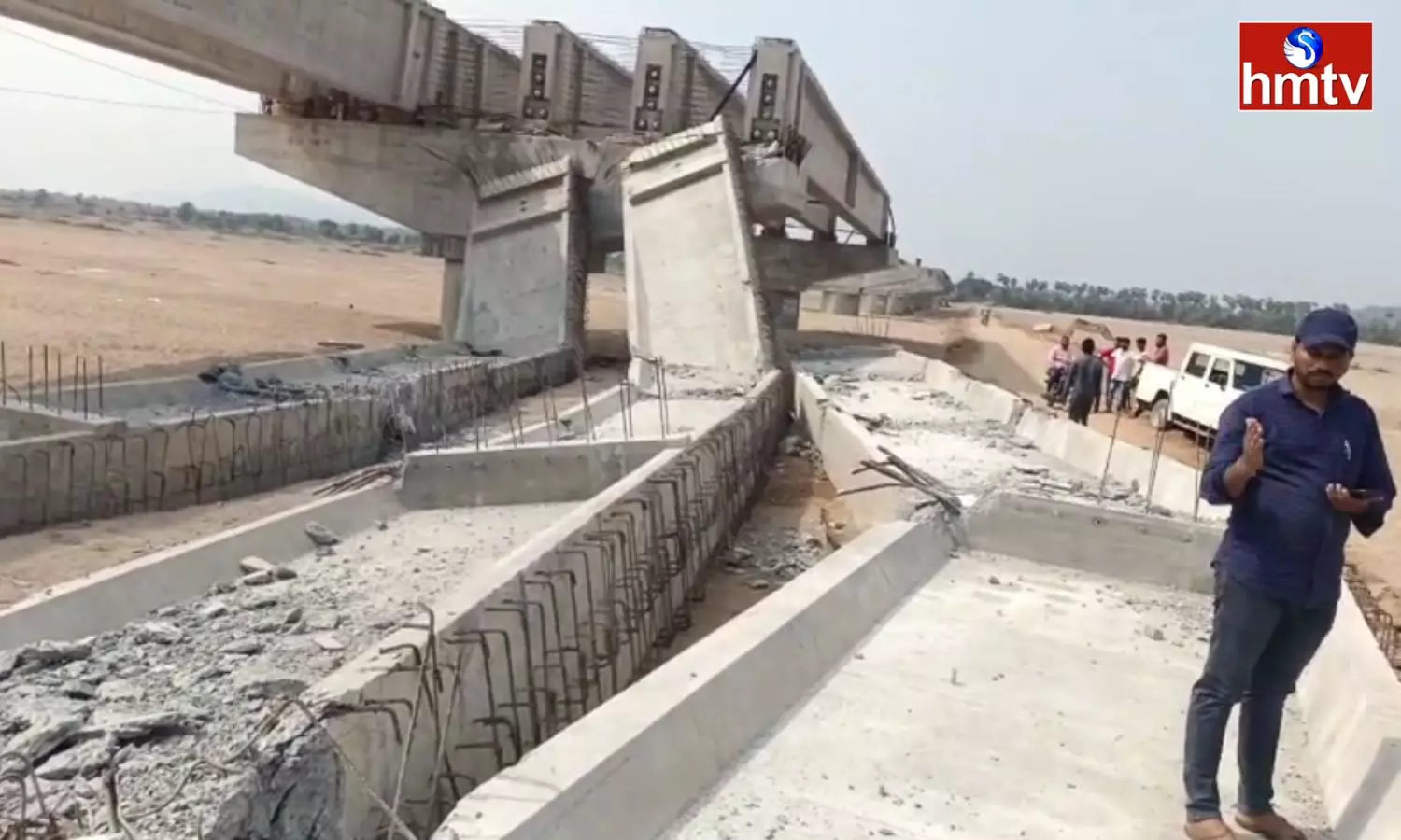 Collapsed bridge over Maneru River in Peddapalli