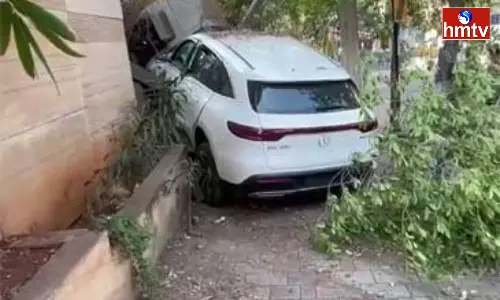 Car Accident in Jubilee Hills Hyderabad