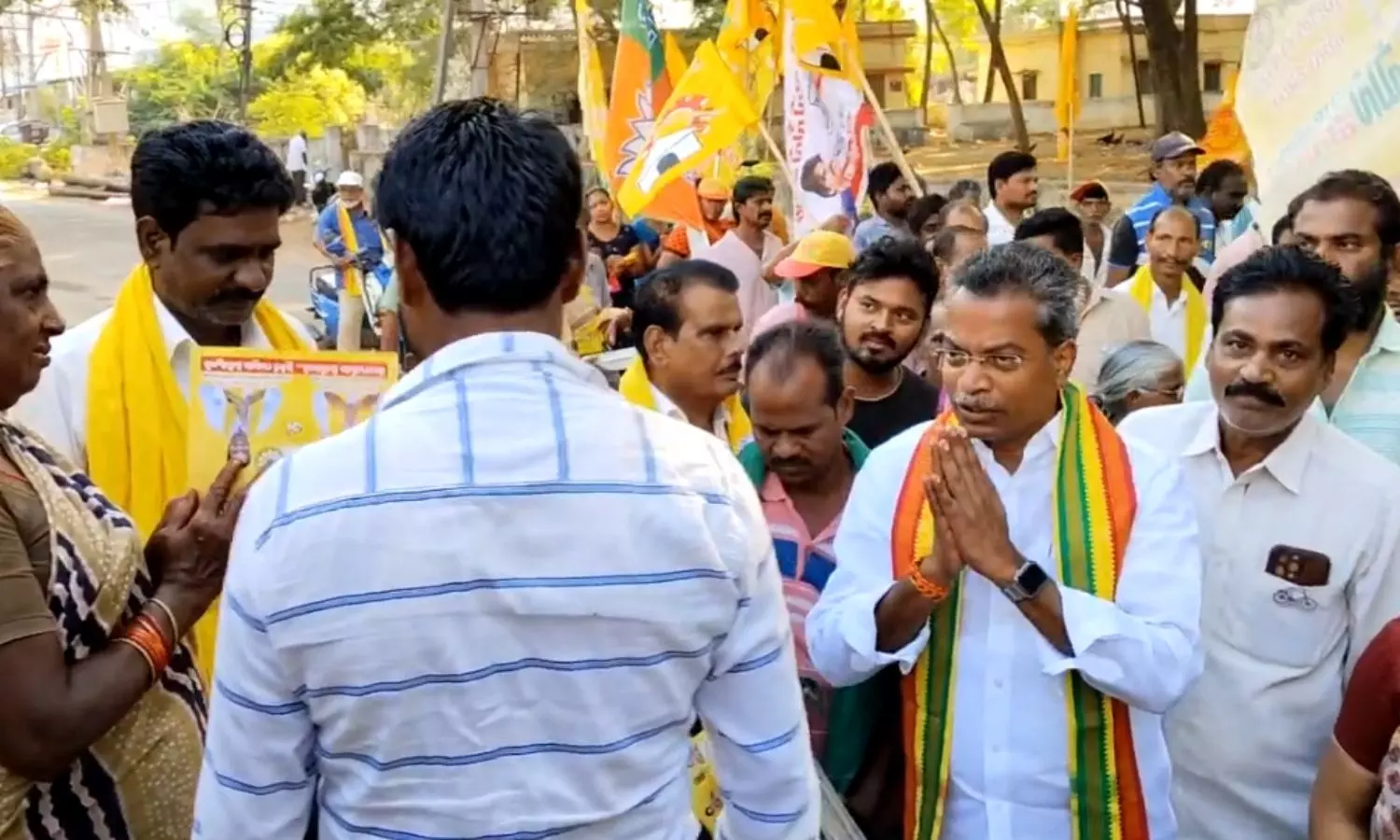 Vasantha Krishna Prasad Is The Candidate Of TDP Is Advancing In The Campaign