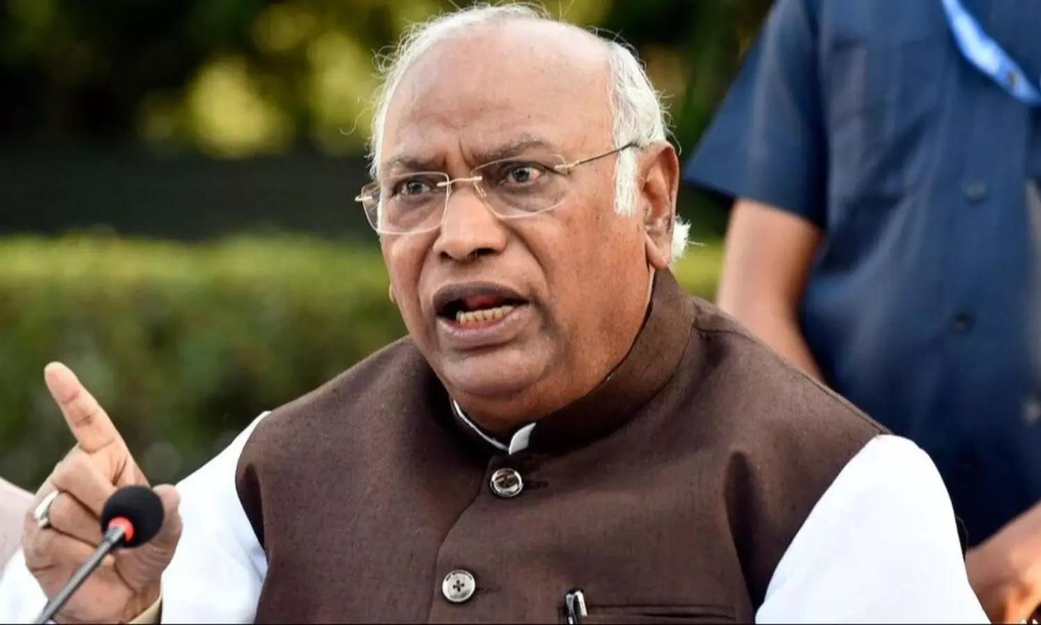 Kharge responds to Modis Daro mat bhago mat jibe on Rahul Gandhis nomination from Rae Bareli