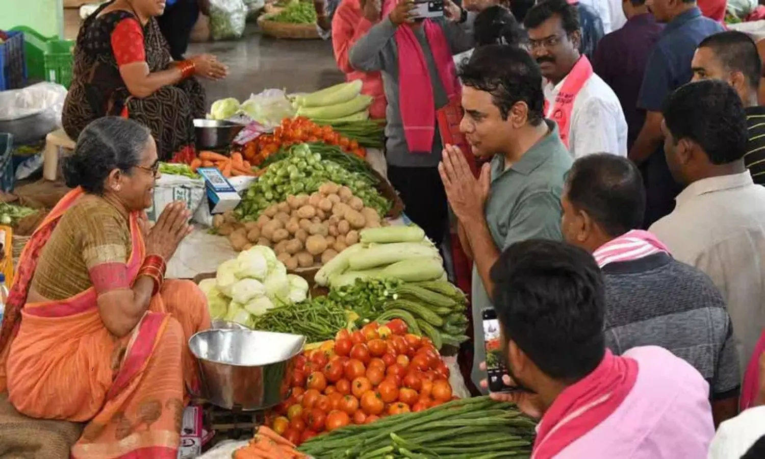 An Unexpected Experience For KTR In Rajanna Sircilla