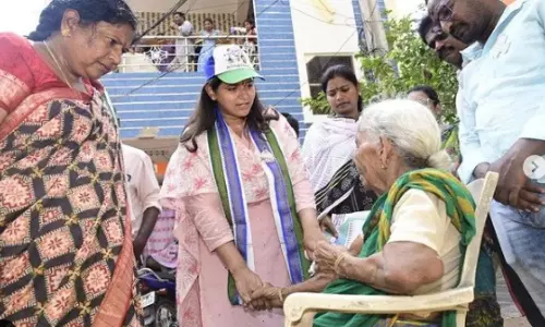 Kesineni Swetha Election Campaign in West Constituency Kesineni Swetha Election Campaign in West Constituency
