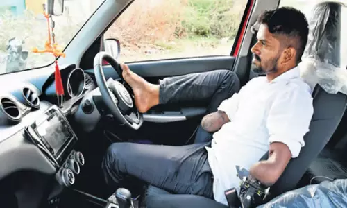 Man Without Hands Get 4-wheeler Licence in Chennai Man Without Hands Get 4-wheeler Licence in Chennai