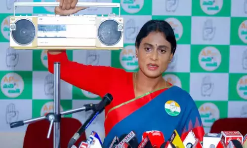 YS Sharmila Sends Radio as a Gift to PM Modi YS Sharmila Sends Radio as a Gift to PM Modi