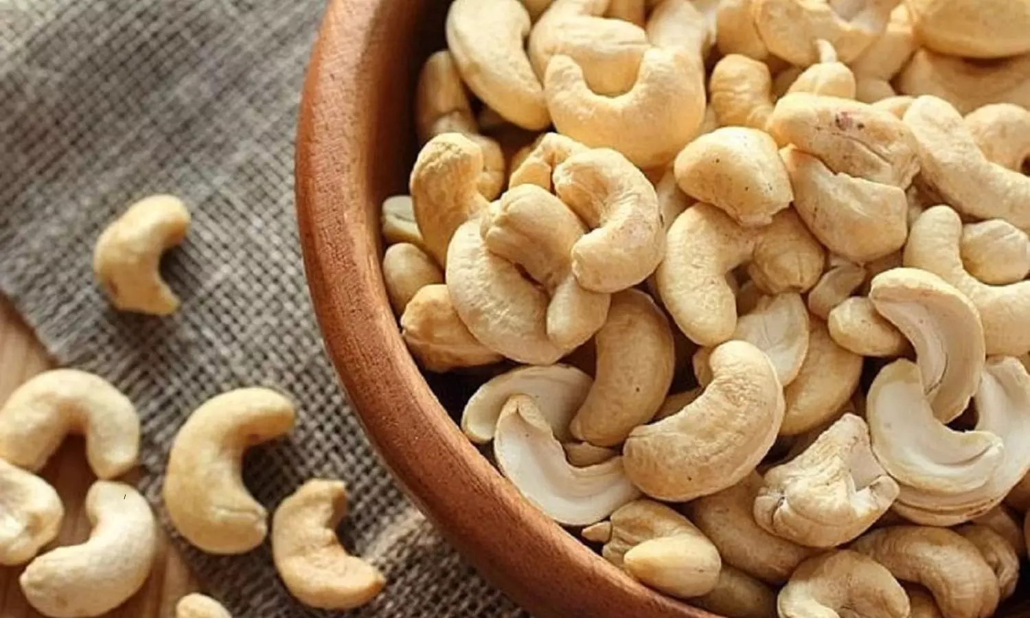 Are you eating too much cashew nuts know about the side effects