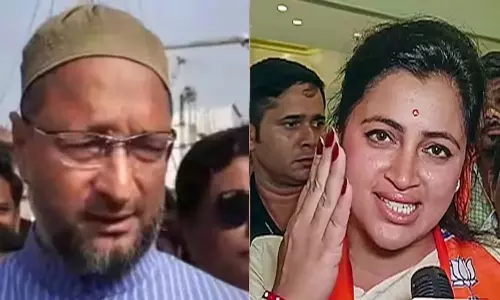 MP Navneet Kaur Rana hot Comments on Owaisi Brothers MP Navneet Kaur Rana hot Comments on Owaisi Brothers