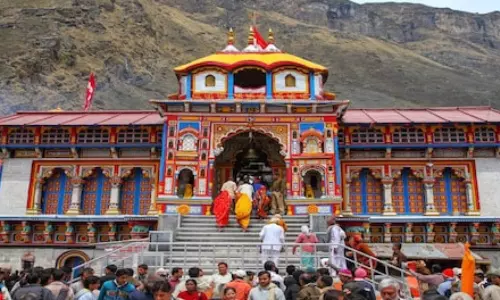 Badrinath Temple in Uttarakhand open for devotees Badrinath Temple in Uttarakhand open for devotees