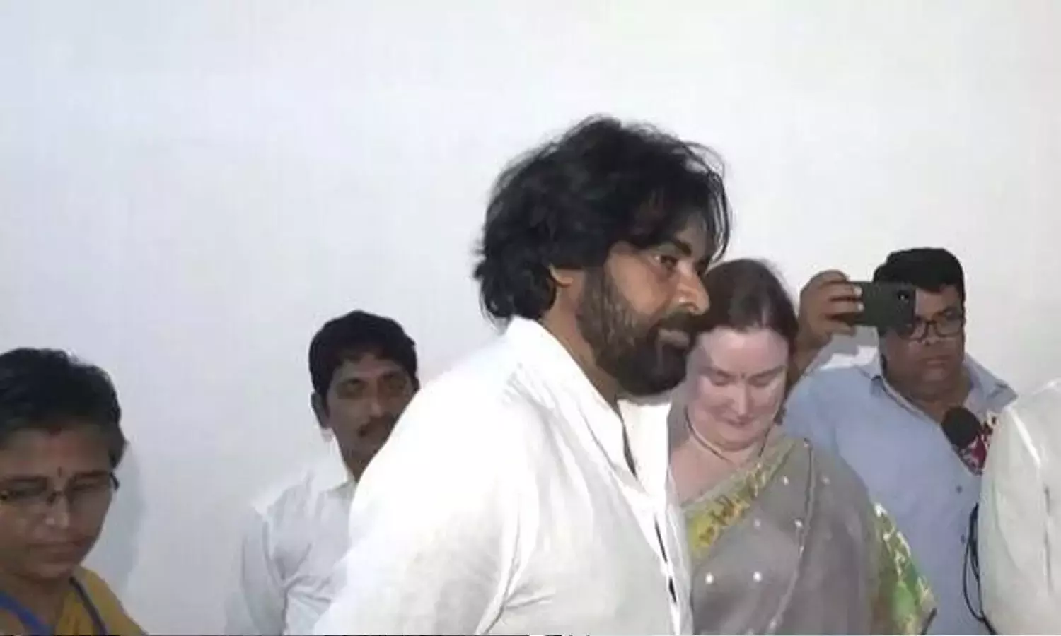 Pawan Kalyan Caste His Vote In Mangalagiri