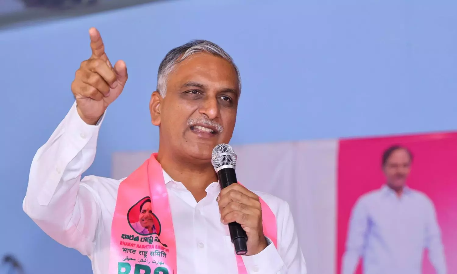 CM Revanth Comments On Electricity Workers Are Inappropriate Says Harish Rao