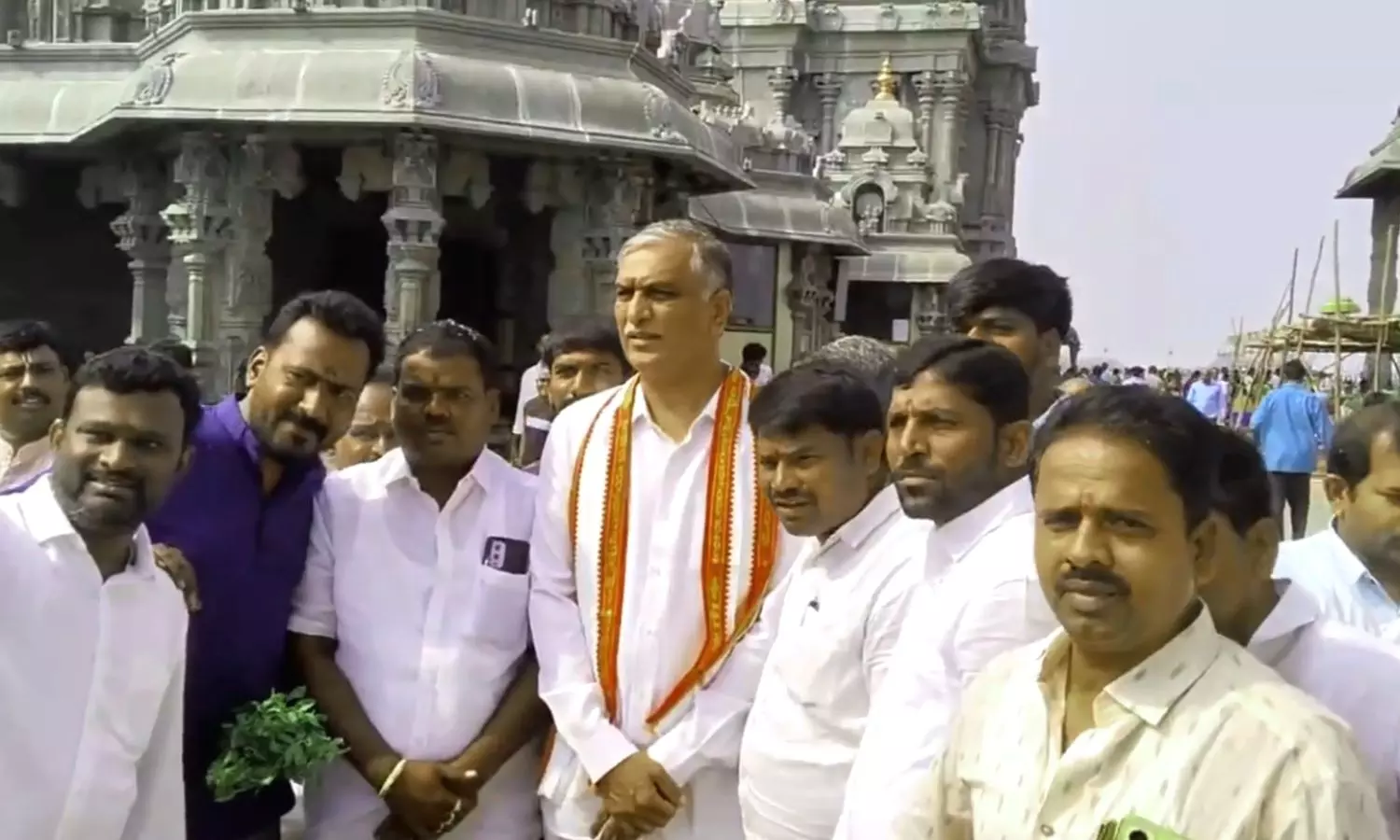 Harish Rao visited Yadagiri Lakshmi Narasimha Swamy Harish Rao visited Yadagiri Lakshmi Narasimha Swamy