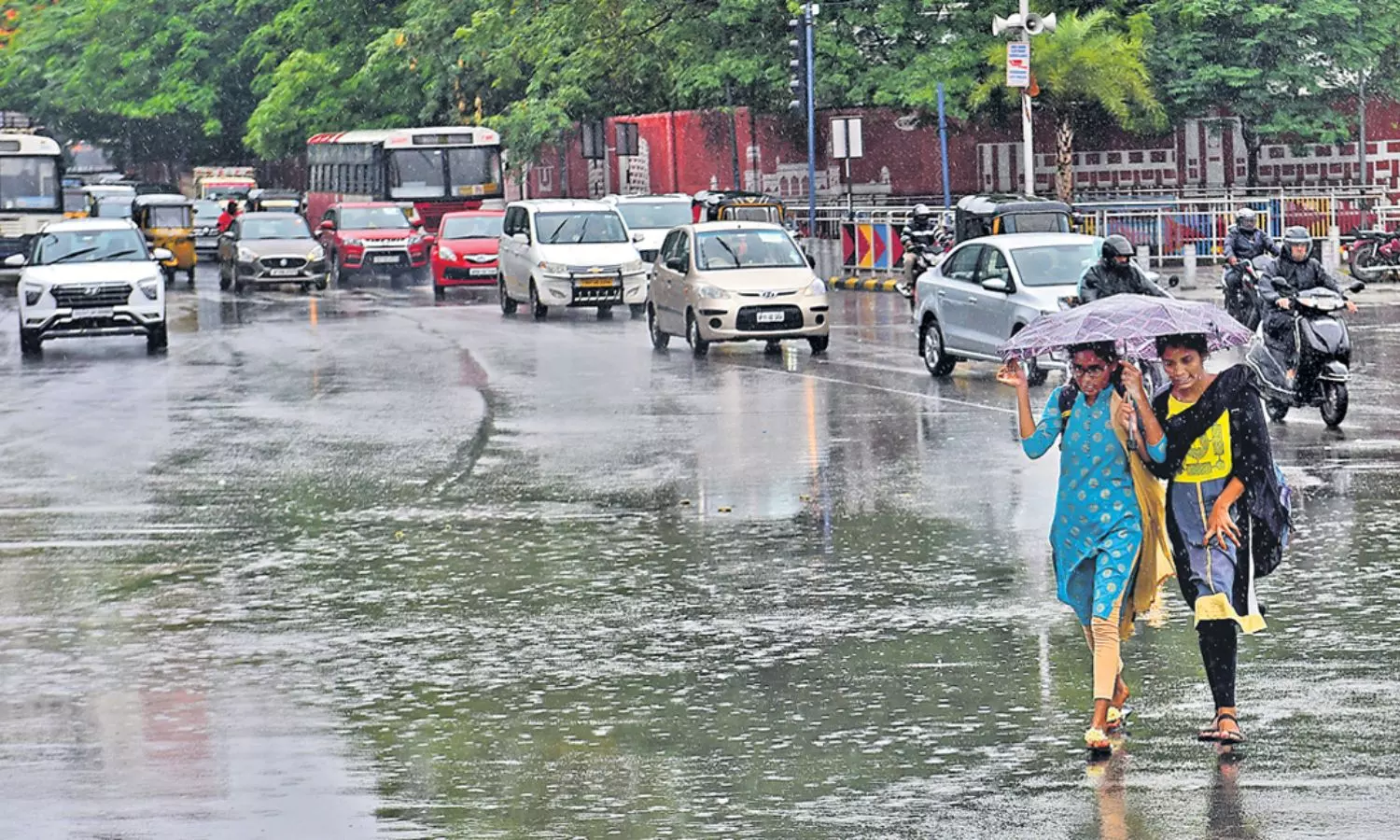 Heavy Rain In Many Places In Hyderabad