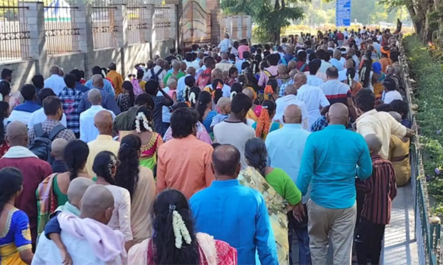 Devotees Rush in Tirumala