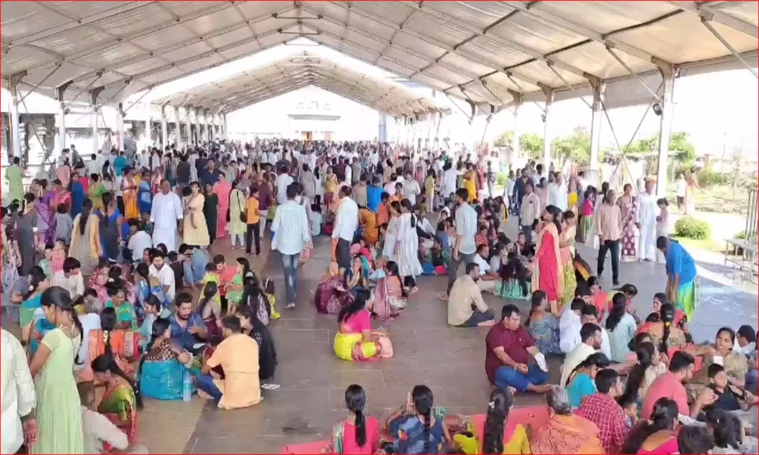 Huge Devotees Rush At Yadagirigutta