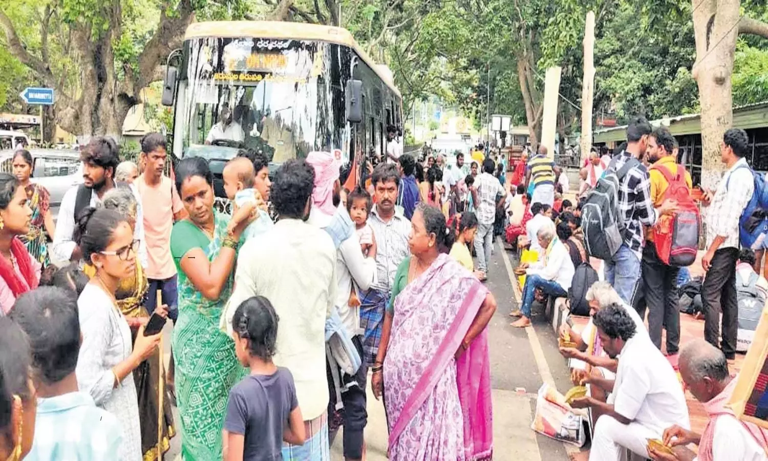 Huge Devotees Rush At  Tirumala