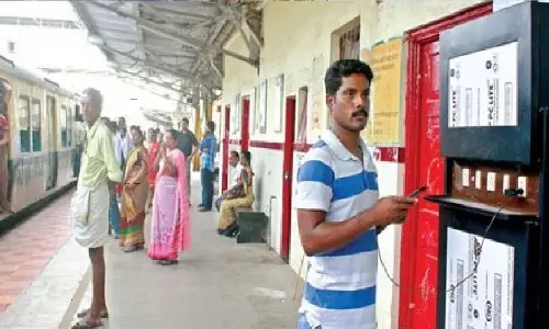 When Charging Your Smartphone on Railway Station Follow These Tips