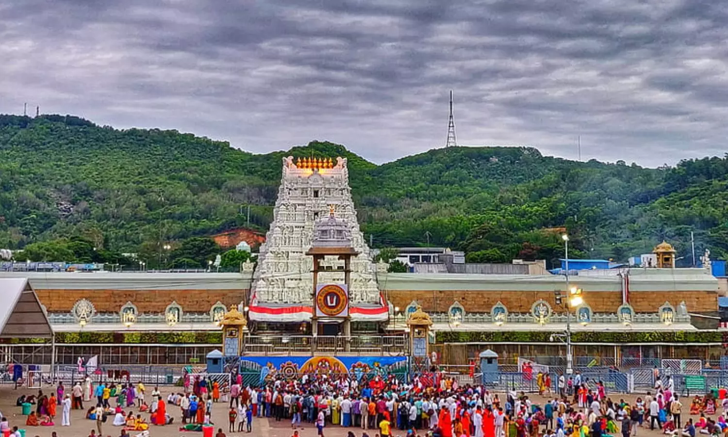 Huge Devotees Rush At Tirumala Tirupati Devasthanam