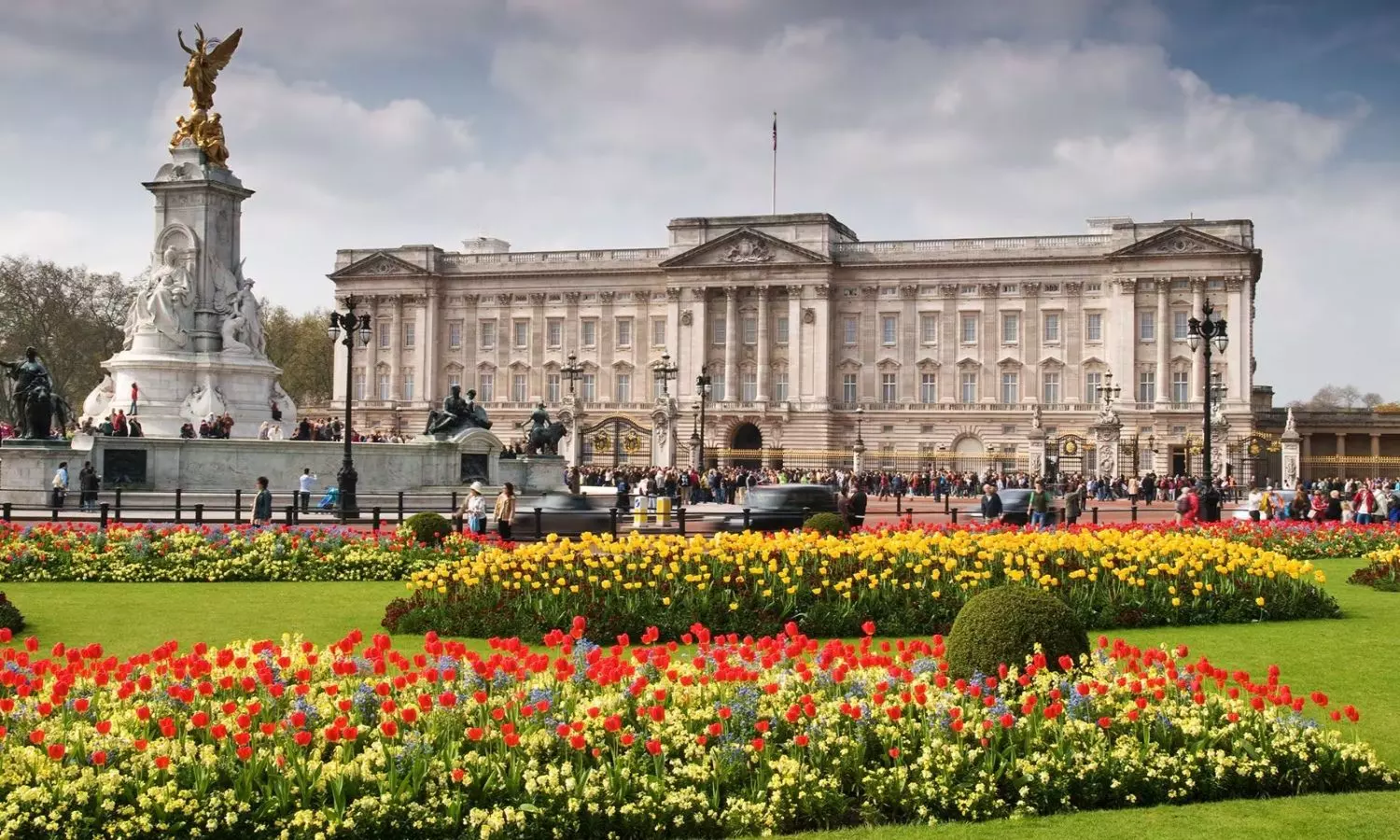 Most Expensive Palace Like Buckingham Palace In India Check Price