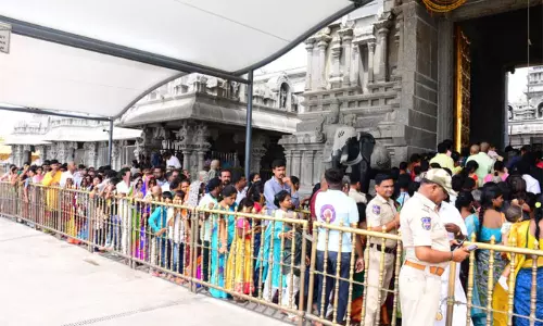 Heavy Rush in Yadagiri Gutta