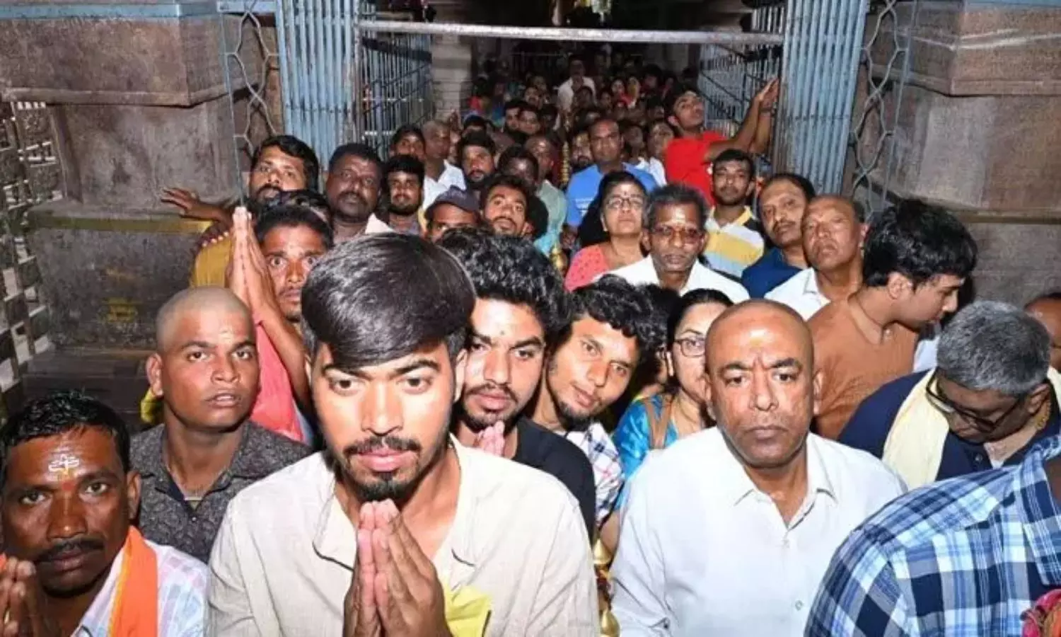 Huge Devotees Rush In Srisailam Temple