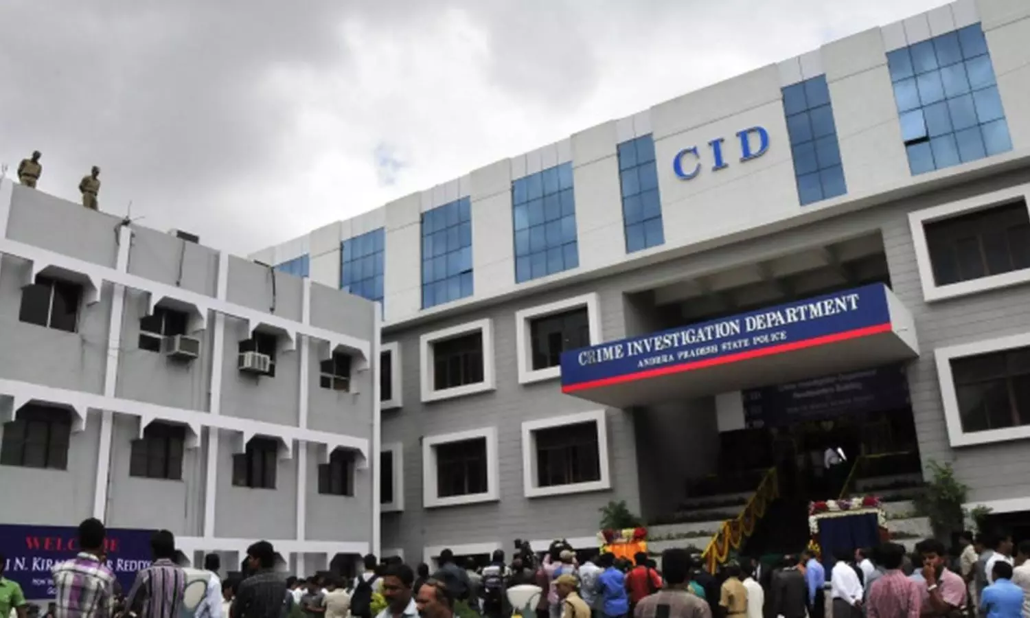 Locks to CID SIT office in Tadepalli