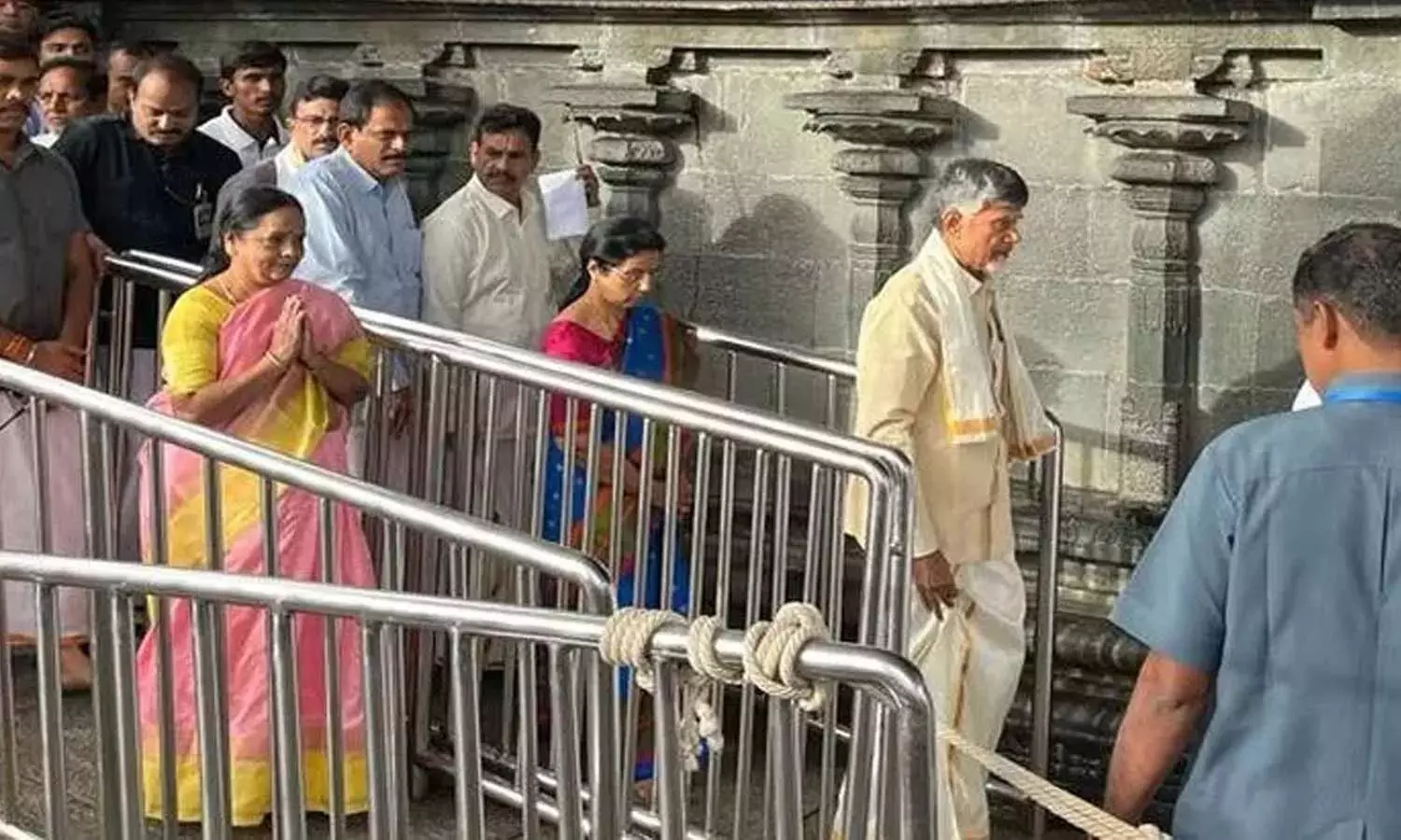 Chandrababu visits Tirumala temple