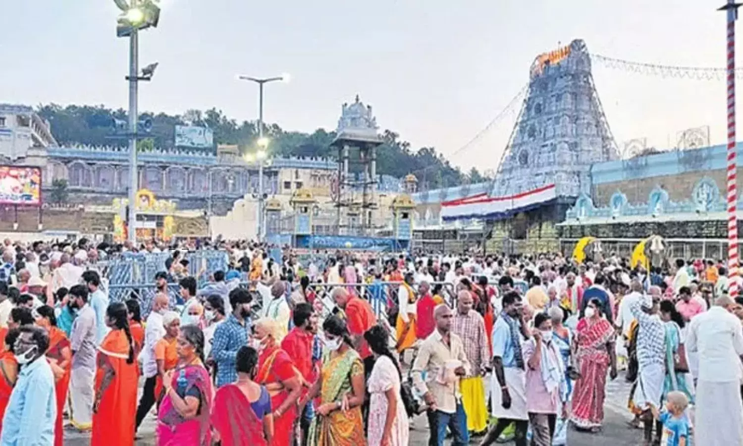 Heavy Rush in Tirumala Temple