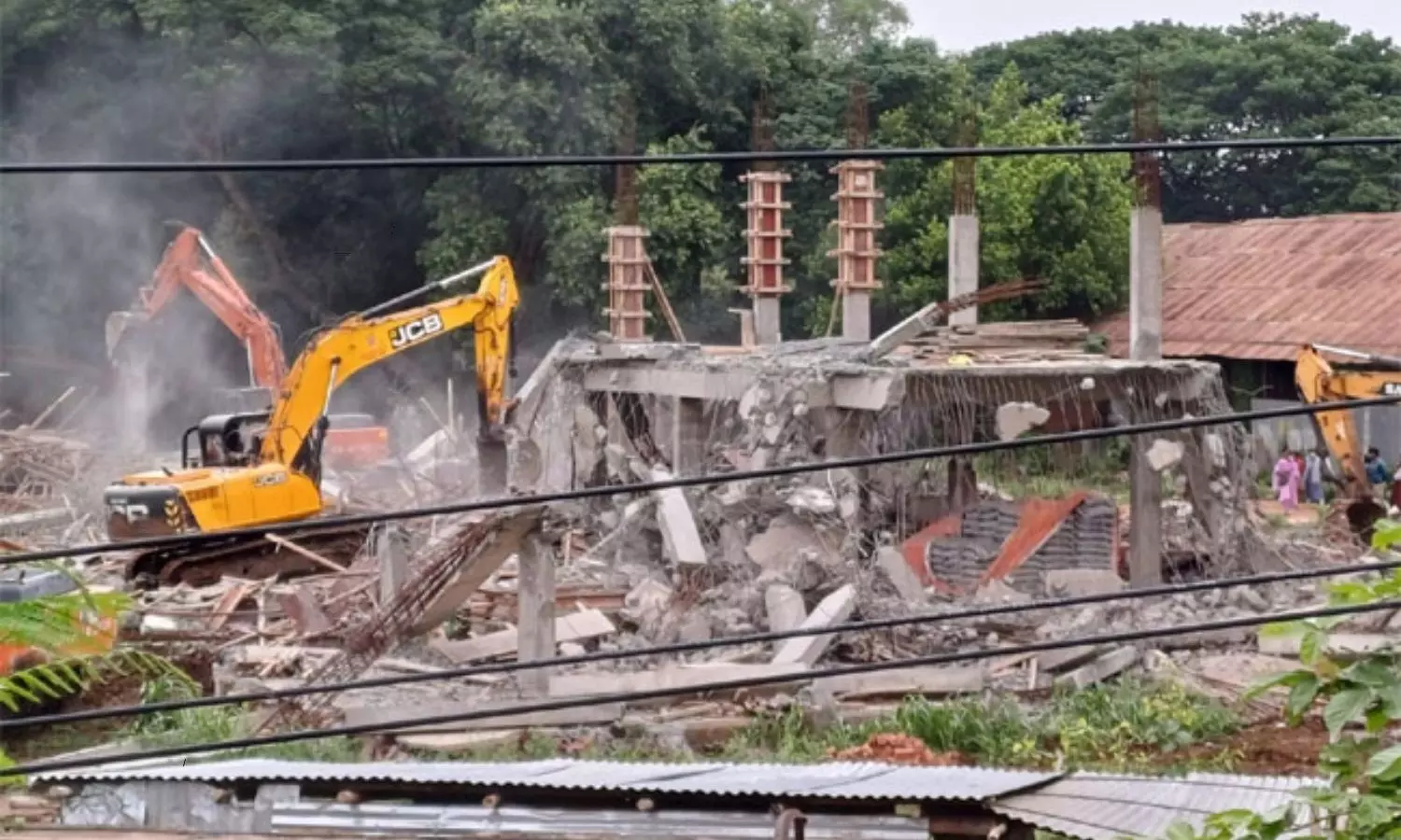 YSRCP Central House in Tadepalli Demolished