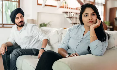 Relationship: భార్యాభర్తల మధ్య ప్రేమ తగ్గే సూచనలు ఇవే.!