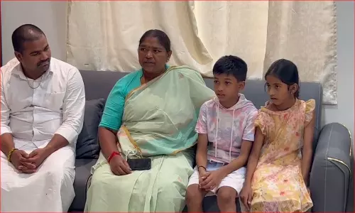 Minister Seethakka visited Choppadandi MLA Medipally Sathyam Minister Seethakka visited Choppadandi MLA Medipally Sathyam