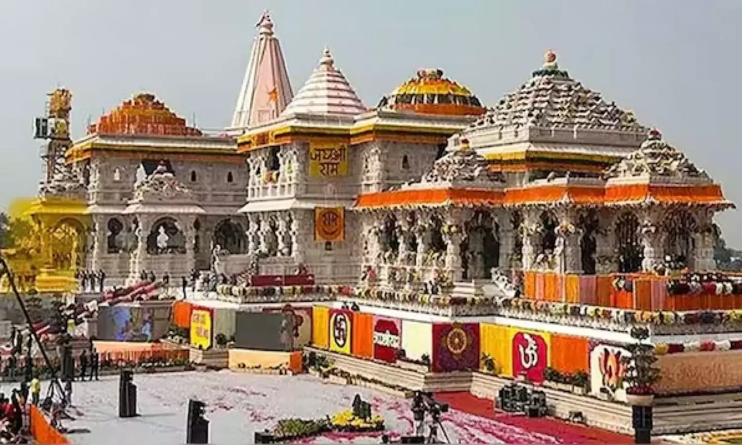 Ayodhya Ram Mandir: అయోధ్య ఆలయ నిర్మాణంలో నిర్లక్ష్యం..  గర్భగుడిలోకి నీరు