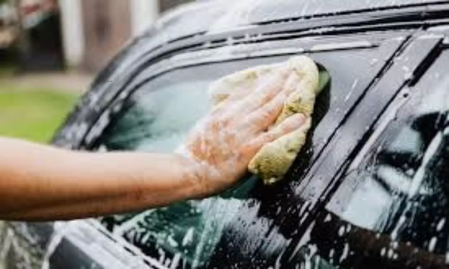 clean your car by using toothpaste and bucket water like new car shining