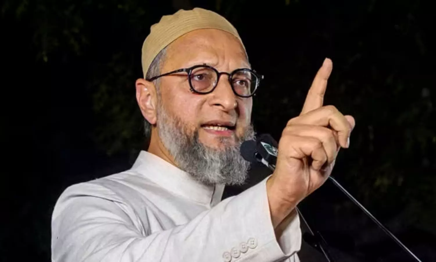 The police have registered a case against the attack on MP Asaduddin Owaisi house