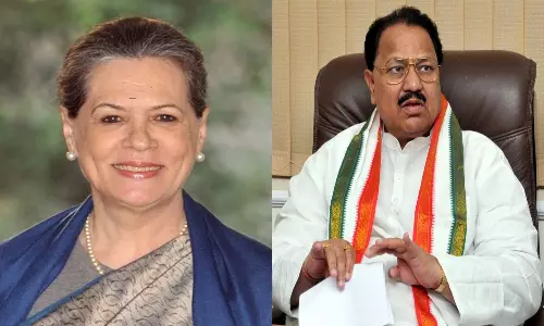 Congress Leader D Srinivas Goes to Sonia Gandhi House Without an Appointment Telanganas Road Map is What he Said