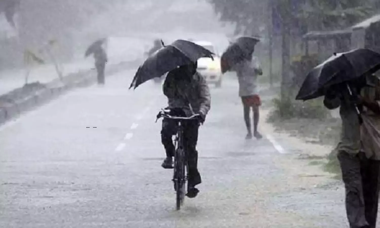 Rain Alert:బంగాళాఖాతంలో అల్పపీడన ద్రోణి..4 రోజులపాటు కుండపోత వర్షాలు Rain Alert:బంగాళాఖాతంలో అల్పపీడన ద్రోణి..4 రోజులపాటు కుండపోత వర్షాలు