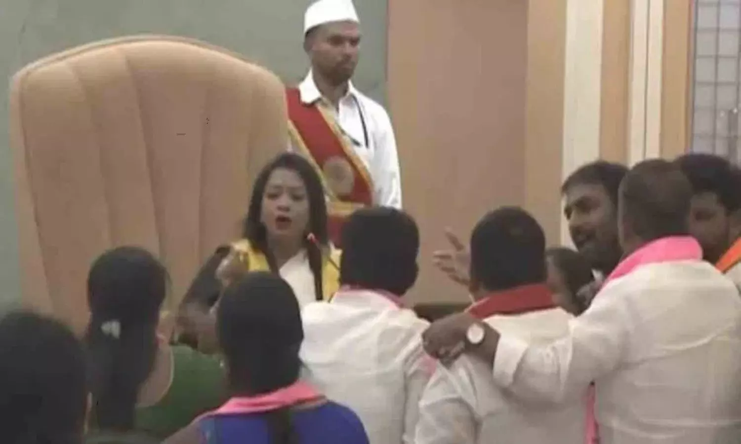 BRS Corporators Protest In GHMC Council Meeting