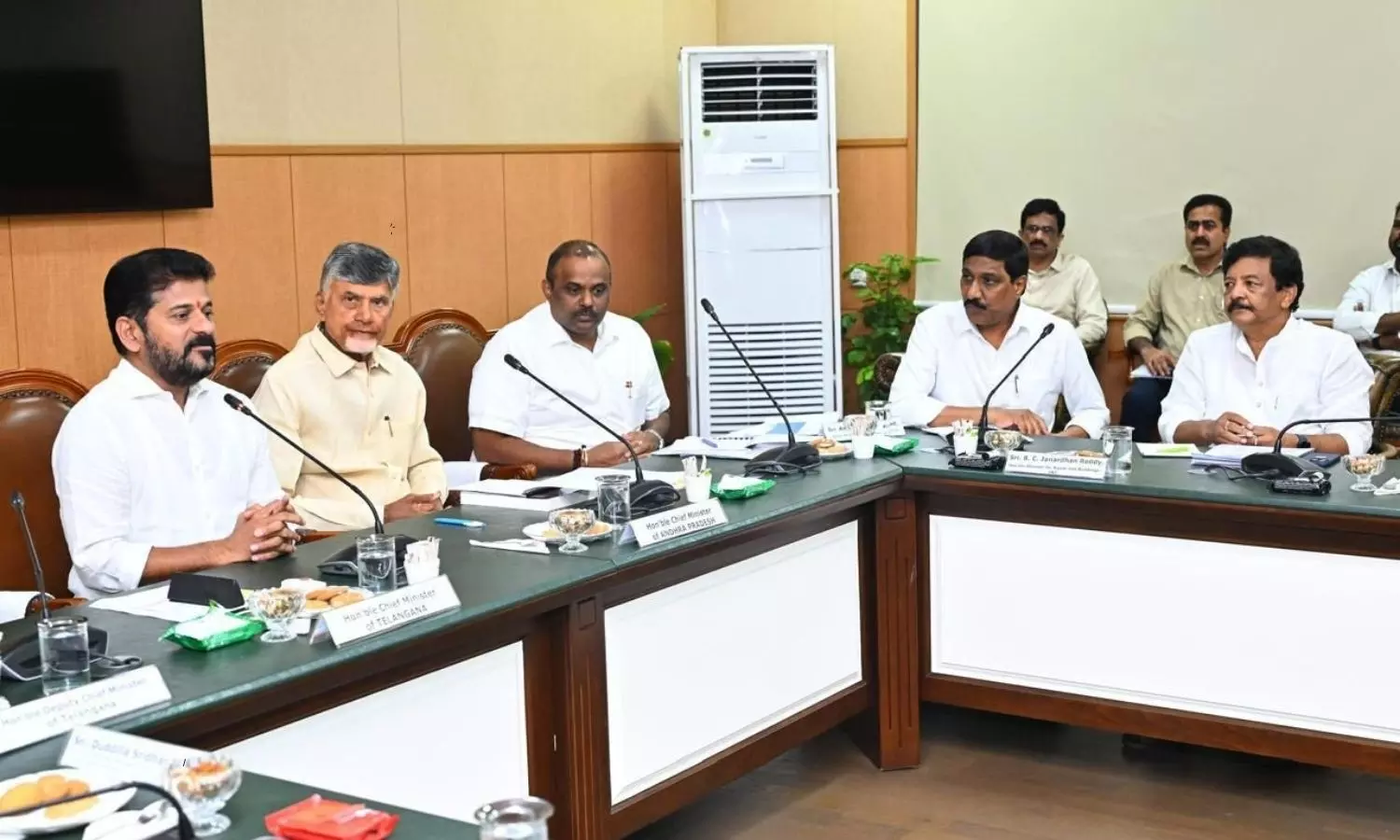 The meeting of the CMs of Telugu states concluded at Praja Bhavan