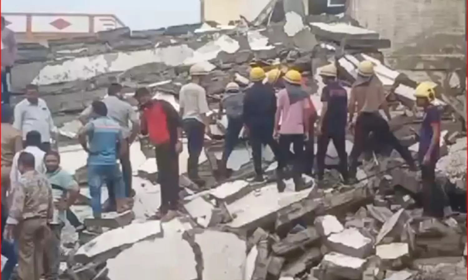 Seven People Died In A Building Collapse In Surat