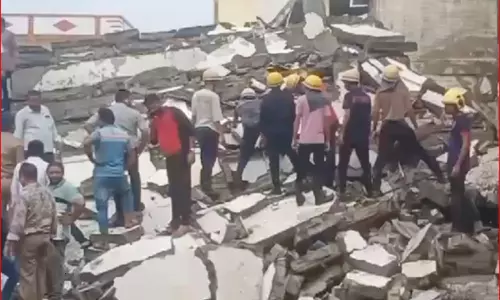 Seven People Died In A Building Collapse In Surat Seven People Died In A Building Collapse In Surat