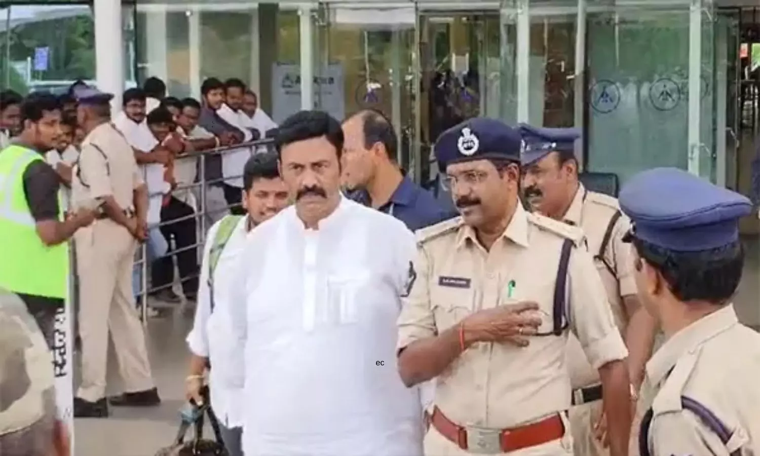 Undi TDP MLA Raghurama Krishnam Raju Faced Heat at Gannavaram Airport