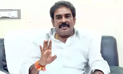 Former MLA Pinnelli Ramakrishna Reddy was taken into police custody Former MLA Pinnelli Ramakrishna Reddy was taken into police custody