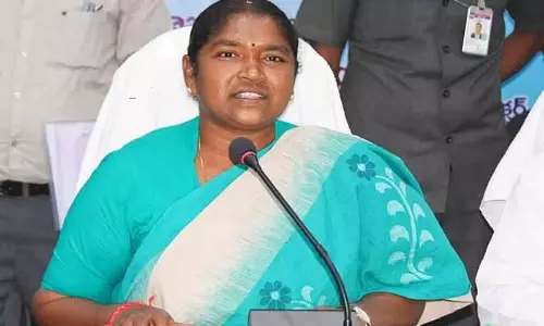 Representatives of Women Farmers Voluntary Organization meet Minister Seethakka