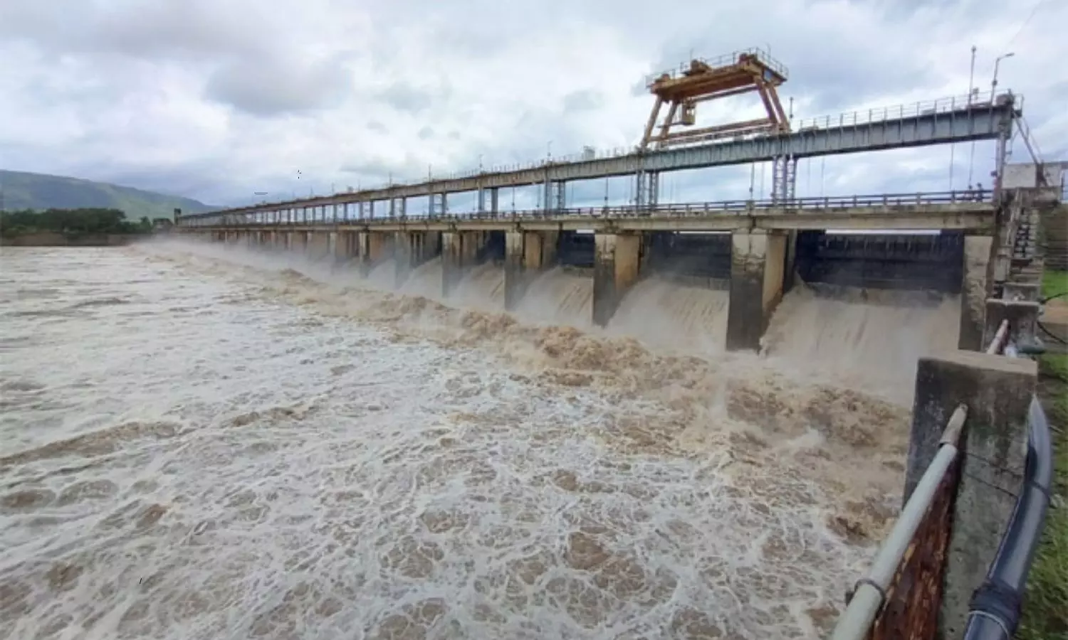 Heavy Inflow of Flood Water in Taliperu Project